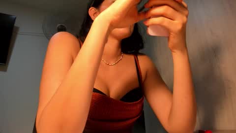 independent model online show from March 28, 7:04 pm