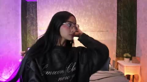 Nahomy  online show from January 7, 11:37 am