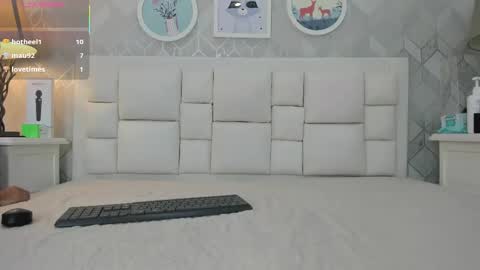 naia_cox online show from November 4, 5:20 am