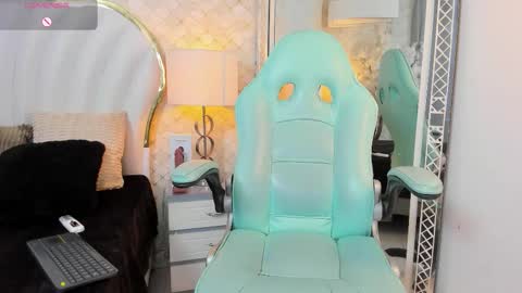 naiawhisper online show from February 14, 6:38 am