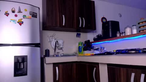 nairagold_ online show from March 24, 1:11 am