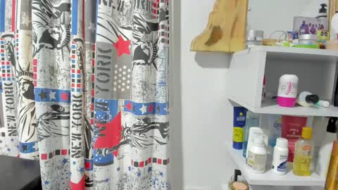 Natalia Flores online show from April 1, 10:50 pm