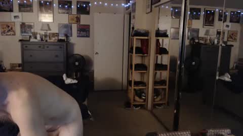 Snapshot of nakedmonkey chatting on December 15, 11:20 pm nakedmonkey online show from December 15, 11:20 pm