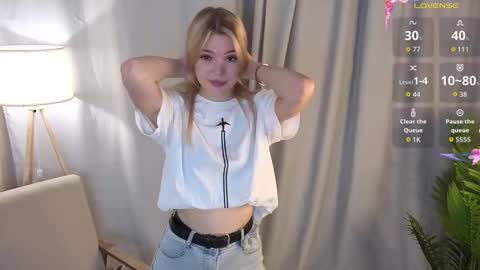 Hello im Lola online show from November 21, 3:37 am