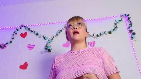 Naomi online show from November 4, 9:05 pm