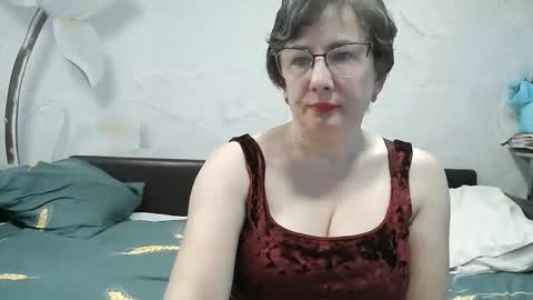 naomimolligan online show from May 18, 12:33 pm