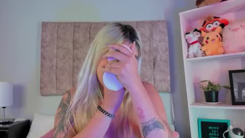 Laura  online show from February 27, 10:41 am