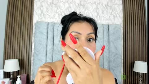 Naomy Smith online show from February 27, 11:15 pm