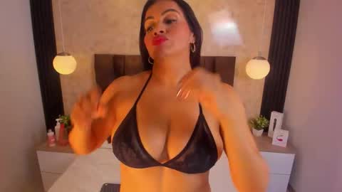 Naomy Smith online show from November 30, 7:10 pm