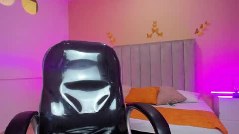 Nascary Fox online show from April 4, 3:08 pm