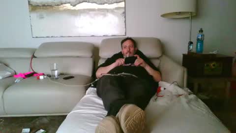 nassobout online show from February 6, 7:45 am