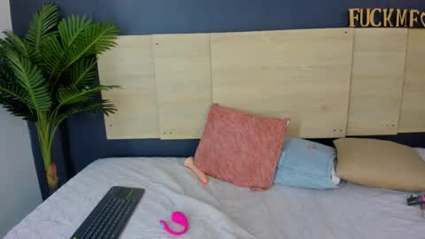   online show from February 26, 7:39 pm