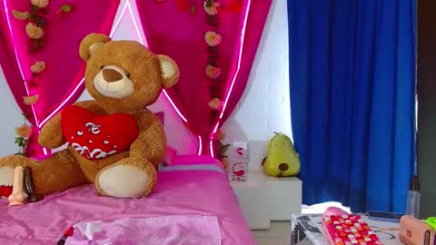 Snapshot of natashakissess chatting on October 21, 3:48 pm NatashaKissess online show from October 21, 3:48 pm