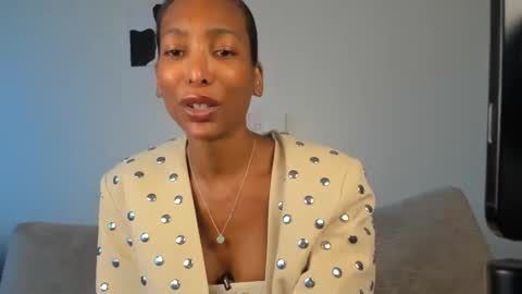 Natassia Dreams online show from March 23, 12:15 am