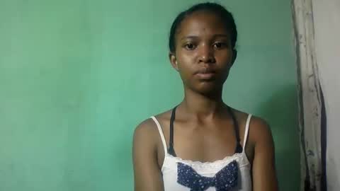 Snapshot of nathalie004 chatting on October 21, 5:56 am nathalie004 online show from October 21, 5:56 am