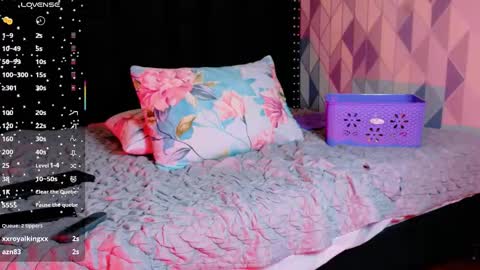 Gwen  online show from October 8, 7:42 pm