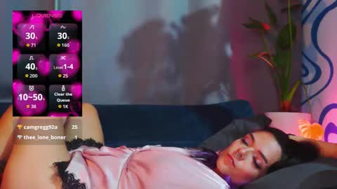 Snapshot of naughty_em_17 chatting on September 10, 7:20 am Em please help me reach 100 thumbs up 3 online show from September 10, 7:20 am