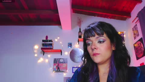 Snapshot of naughty_em_17 chatting on January 18, 1:30 am Em please help me reach 100 thumbs up 3 online show from January 18, 1:30 am