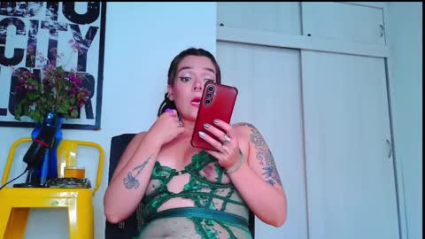 Em  please help me reach 100 thumbs up 3 online show from April 5, 9:01 pm