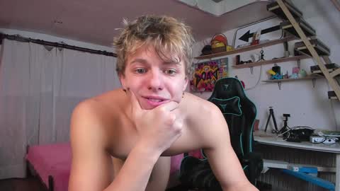 Snapshot of naughty_nik43 chatting on January 28, 9:29 pm Nik online show from January 28, 9:29 pm