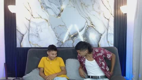 Jader  y  Esteban online show from April 16, 12:38 pm