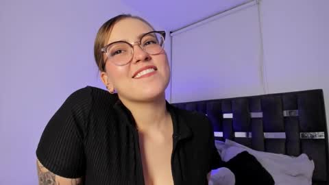 LANAindependent model online show from October 29, 5:09 am