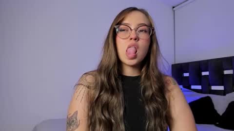 LANAindependent model online show from October 22, 6:38 am