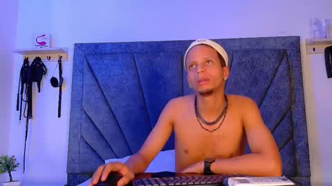 naughtyfusion_os online show from March 12, 1:37 pm