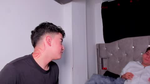 Salomon and Andy online show from April 8, 11:52 pm