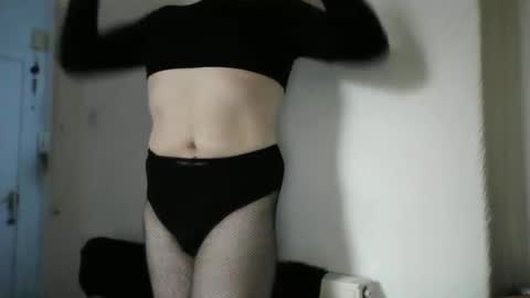 navel_gazing_submissive online show from December 18, 12:44 pm