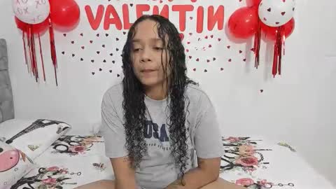 nay_and_aleja online show from February 14, 4:15 am