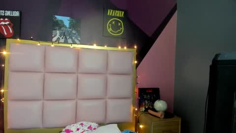 Nebu latina online show from December 19, 11:14 pm