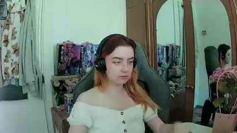 lily online show from June 26, 9:15 am