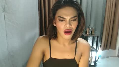 neomi online show from April 9, 9:09 pm