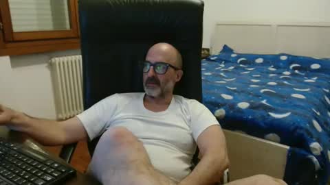 simi online show from April 15, 7:16 pm