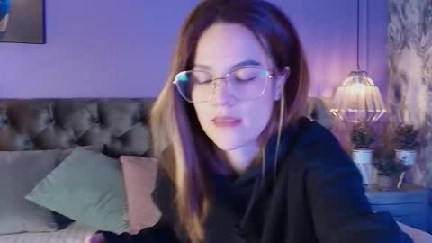 Nia online show from December 15, 12:23 pm