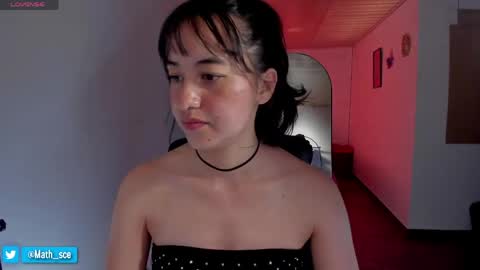 Nia online show from April 1, 8:28 pm