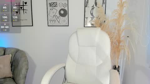 Nia online show from October 20, 1:05 pm