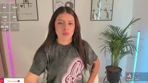 Nia online show from March 12, 9:03 pm