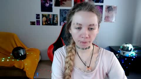 nica_kawaii online show from April 5, 7:49 am