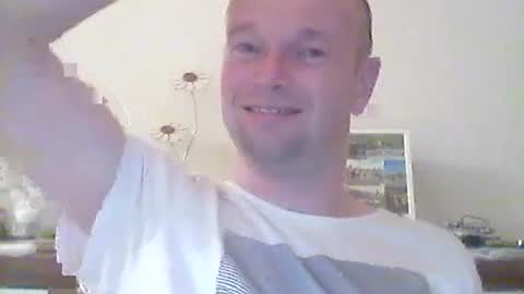 nick1990b online show from September 29, 6:07 pm