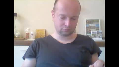 nick1990b online show from March 31, 4:51 pm