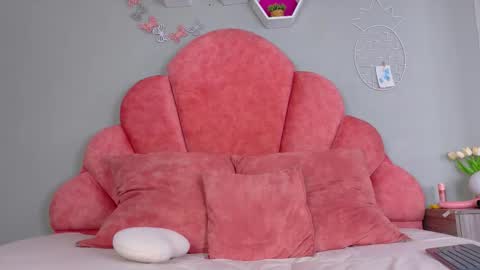 NICKI FOX  online show from September 10, 2:56 am