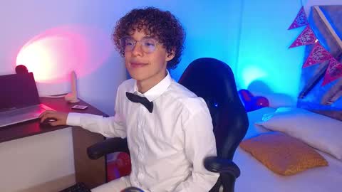Nickolas Muoz online show from February 18, 2:59 pm
