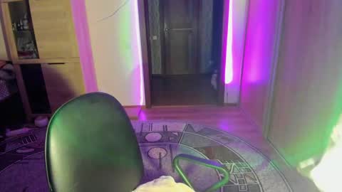 Nicky Weekends online show from March 6, 8:16 pm