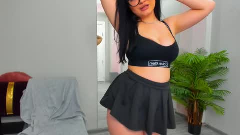 NickyStarr7 online show from May 2, 7:19 pm