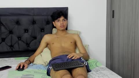 Nicolas y Alex online show from January 13, 11:17 pm