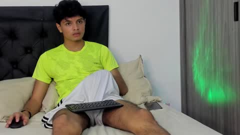 Nicolas y Alex online show from January 23, 12:04 am