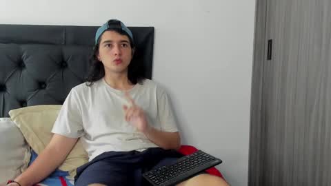 Nicolas y Alex online show from December 29, 6:49 pm