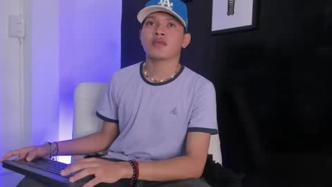 nico_saint_ online show from June 7, 11:37 am